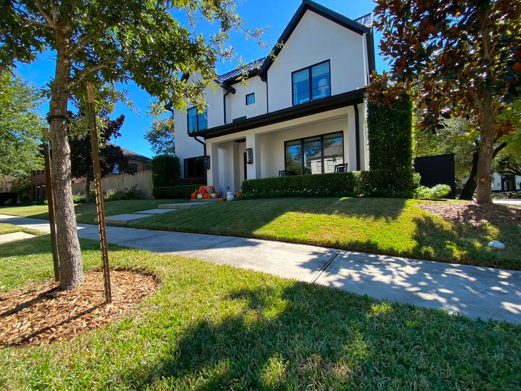 Completed hedge maintenance project in the Houston area